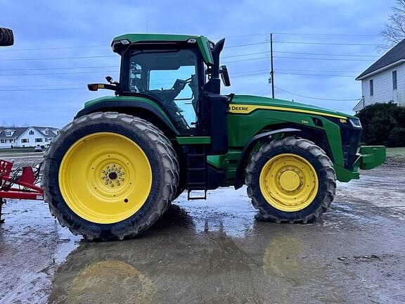 Image of John Deere 8R 230 equipment image 2