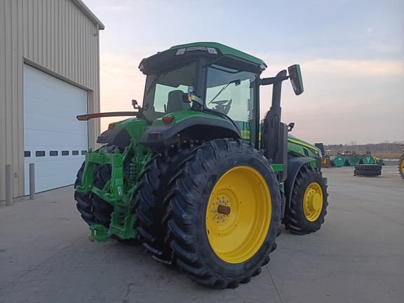 Image of John Deere 8R 230 equipment image 2