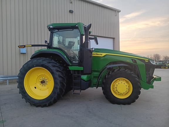 Image of John Deere 8R 230 equipment image 1