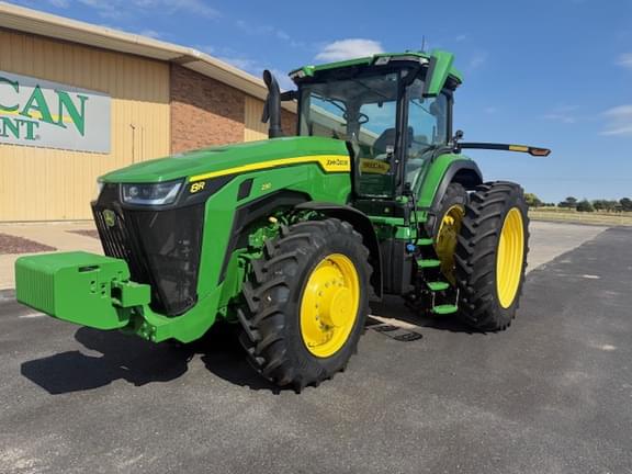 Image of John Deere 8R 230 equipment image 2
