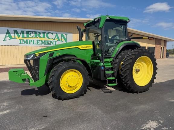Image of John Deere 8R 230 equipment image 1