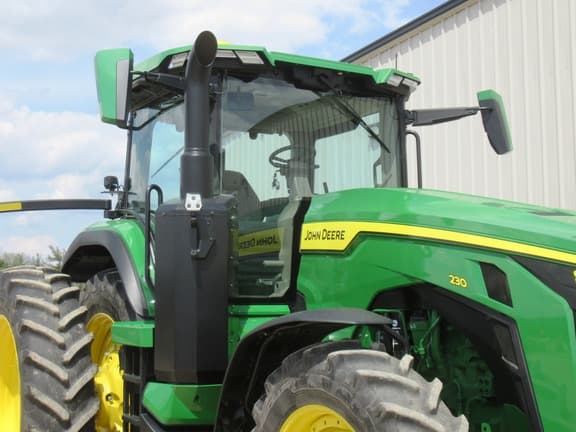 Image of John Deere 8R 230 equipment image 4