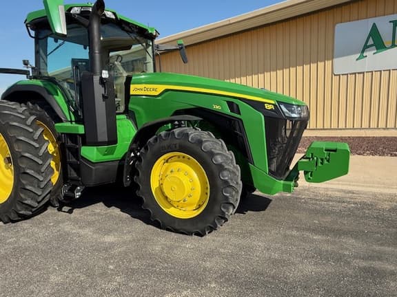 Image of John Deere 8R 230 equipment image 1