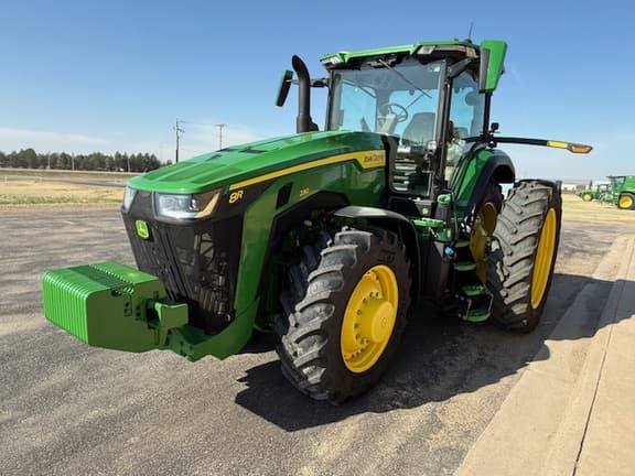Image of John Deere 8R 230 equipment image 3