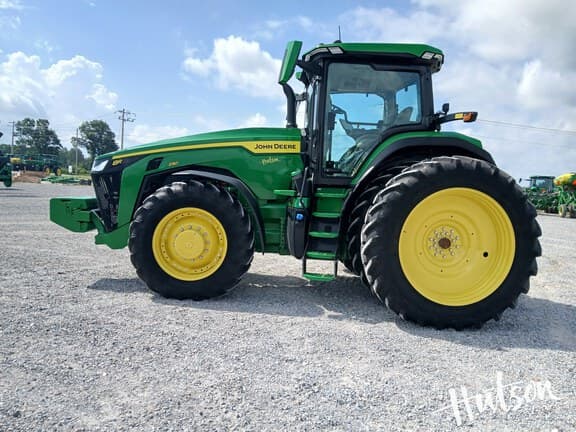 Image of John Deere 8R 230 equipment image 3