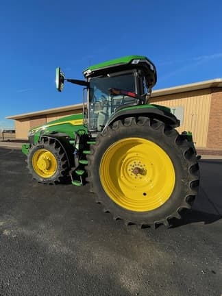 Image of John Deere 8R 230 equipment image 4