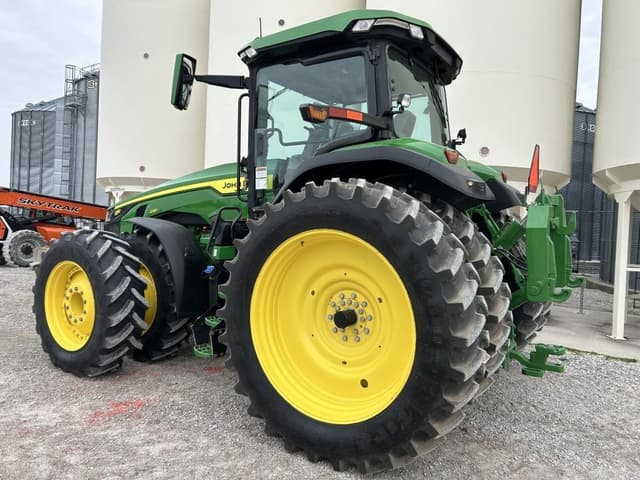 Image of John Deere 8R 230 equipment image 4