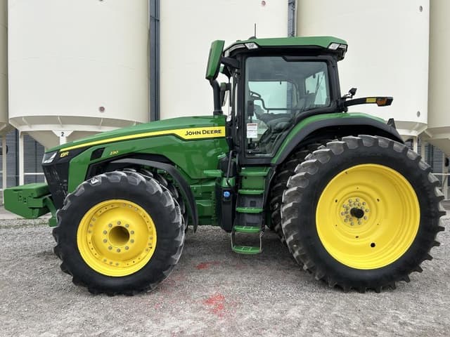 Image of John Deere 8R 230 equipment image 2