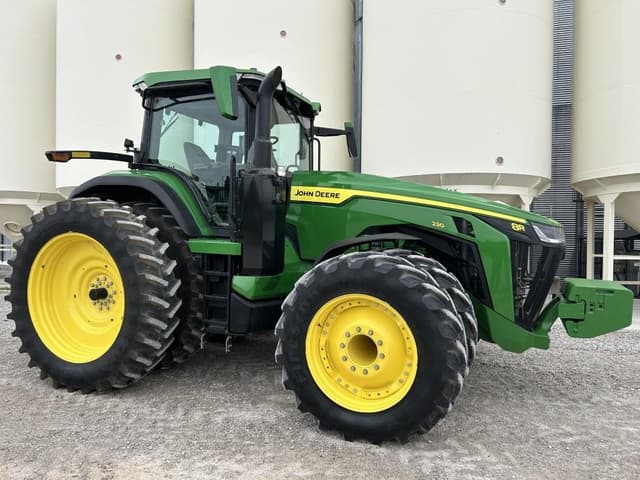 Image of John Deere 8R 230 equipment image 1