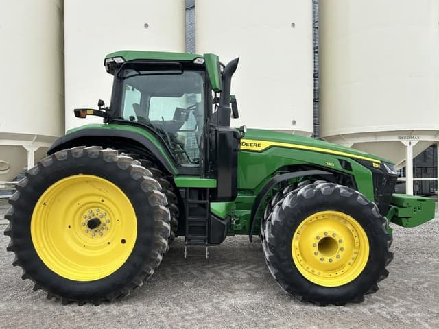 Image of John Deere 8R 230 equipment image 3