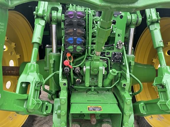 Image of John Deere 8R 230 equipment image 2