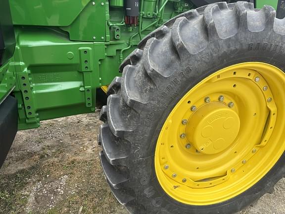 Image of John Deere 8R 230 equipment image 1