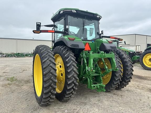 Image of John Deere 8R 230 equipment image 4