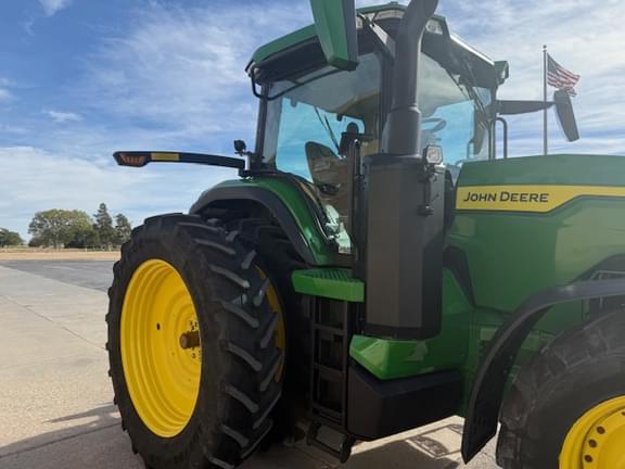 Image of John Deere 8R 230 equipment image 2