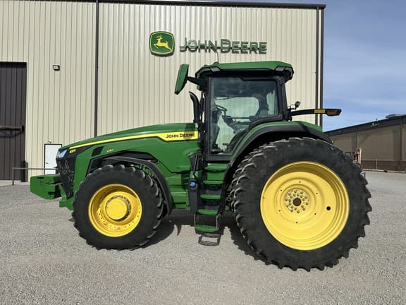 Image of John Deere 8R 230 equipment image 1