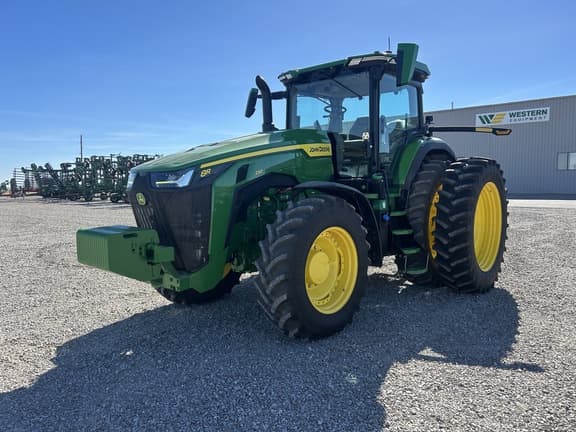 Image of John Deere 8R 230 equipment image 1