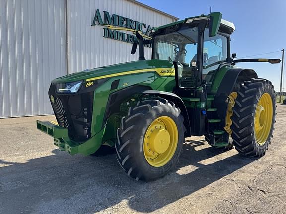 Image of John Deere 8R 230 equipment image 3