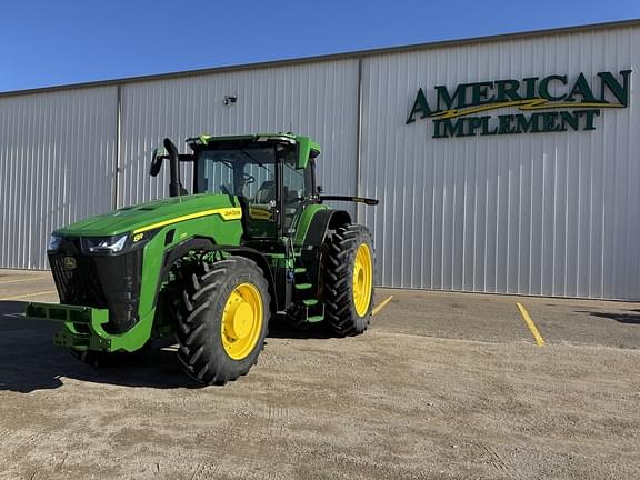 Image of John Deere 8R 230 equipment image 4
