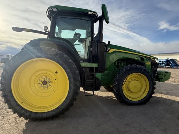 Image of John Deere 8R 230 equipment image 3