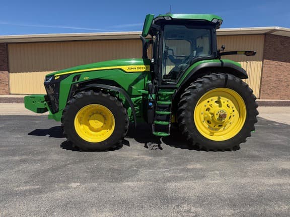 Image of John Deere 8R 230 equipment image 2