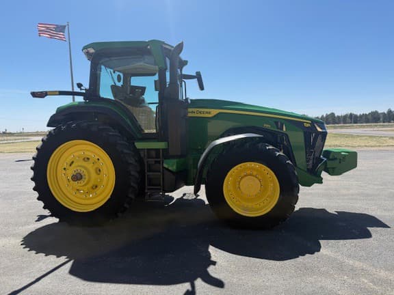 Image of John Deere 8R 230 equipment image 4