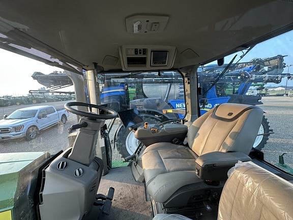 Image of John Deere 8R 230 equipment image 4