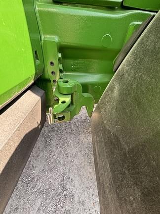 Image of John Deere 8R 230 equipment image 4