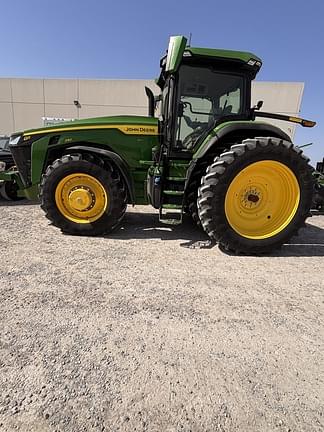 Image of John Deere 8R 230 equipment image 2