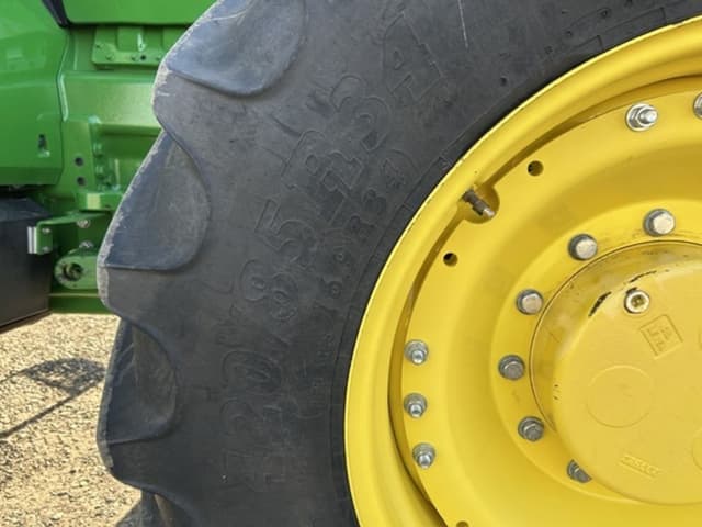 Image of John Deere 8R 230 equipment image 4