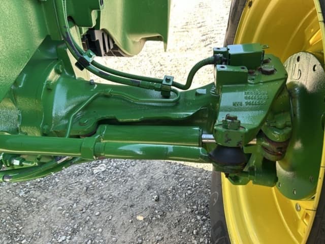 Image of John Deere 8R 230 equipment image 2