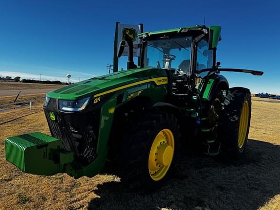 Image of John Deere 8R 230 equipment image 3