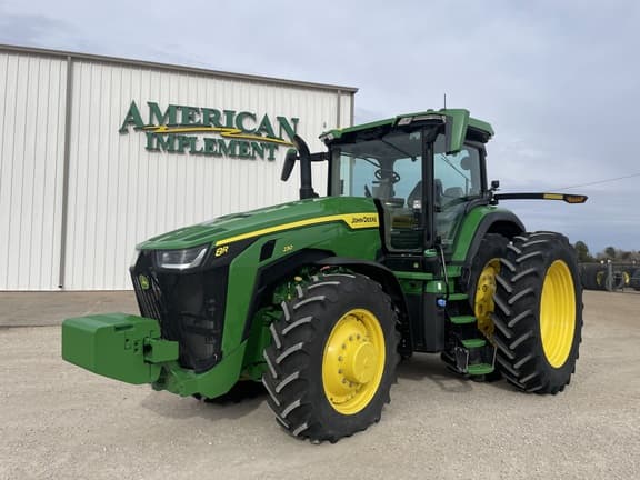 Image of John Deere 8R 230 equipment image 1