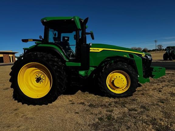 Image of John Deere 8R 230 equipment image 1