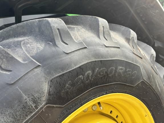 Image of John Deere 8R 230 equipment image 4