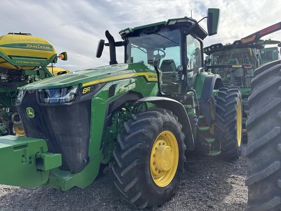Image of John Deere 8R 230 equipment image 1