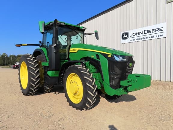 Image of John Deere 8R 230 equipment image 3