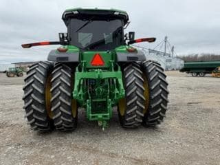 Image of John Deere 8R 230 equipment image 4