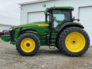 Image of John Deere 8R 230 equipment image 3