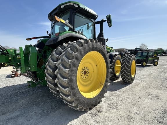 Image of John Deere 8R 230 equipment image 3