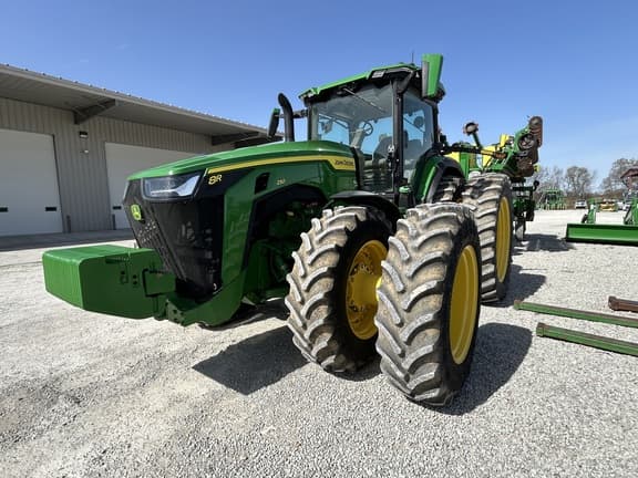 Image of John Deere 8R 230 equipment image 1