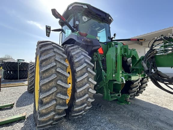 Image of John Deere 8R 230 equipment image 4