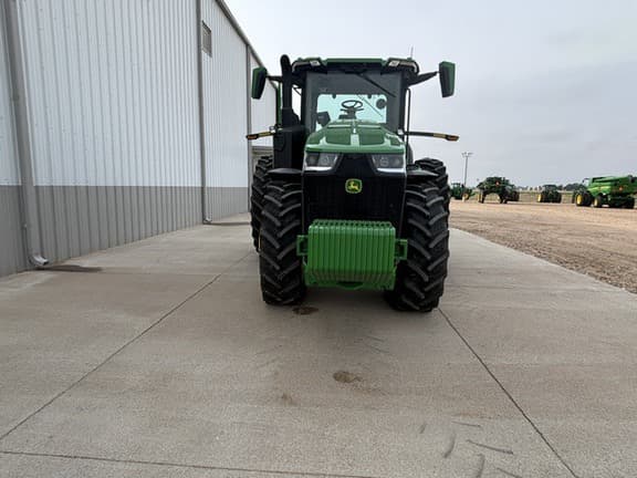 Image of John Deere 8R 230 equipment image 2