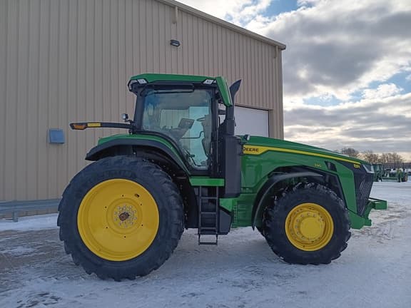 Image of John Deere 8R 230 equipment image 1