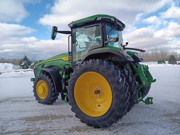 Image of John Deere 8R 230 equipment image 4