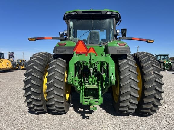 Image of John Deere 8R 230 equipment image 2