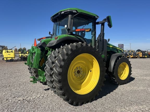 Image of John Deere 8R 230 equipment image 3