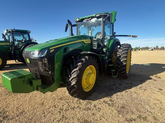 Image of John Deere 8R 230 equipment image 4
