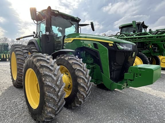Image of John Deere 8R 230 equipment image 1