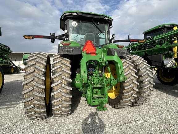 Image of John Deere 8R 230 equipment image 4