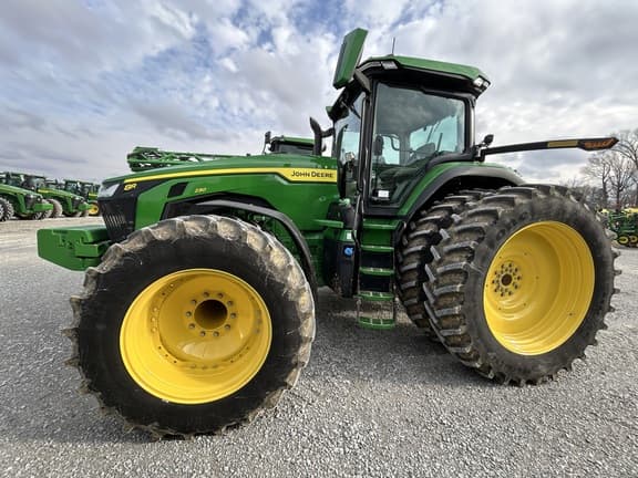 Image of John Deere 8R 230 equipment image 2